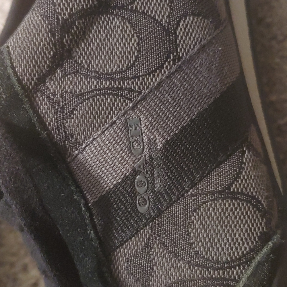 Casual sneakers